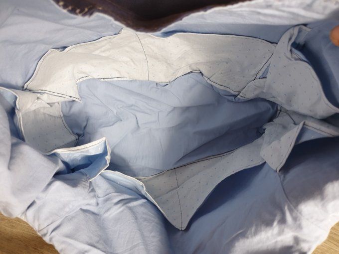Sac à langer en coton biologique bleu , plusieurs rangements à l'intérieur 