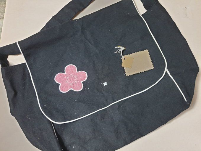 Sac à langer en coton biologique , plusieurs rangements a l'intérieur 